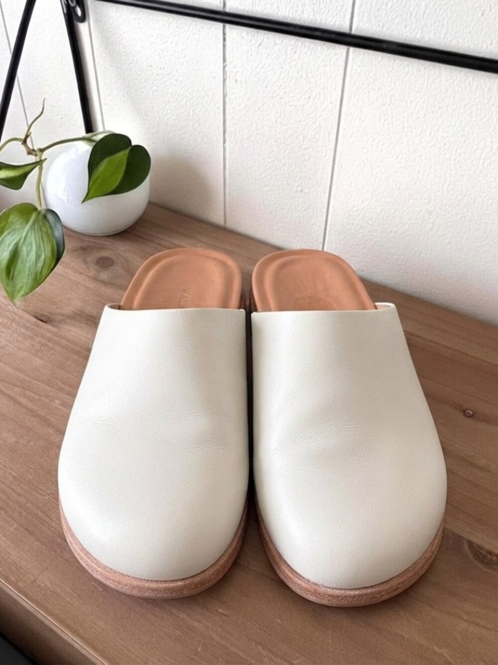 Wal & Pai - Ogdenclogs Slip-On Mules | Ivory | Size 35